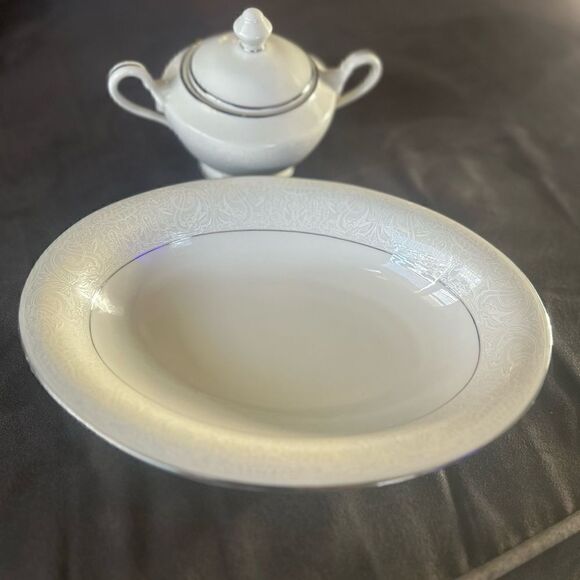 American Manor Real China Chantilly collection dinnerware . - Picture 3 of 14